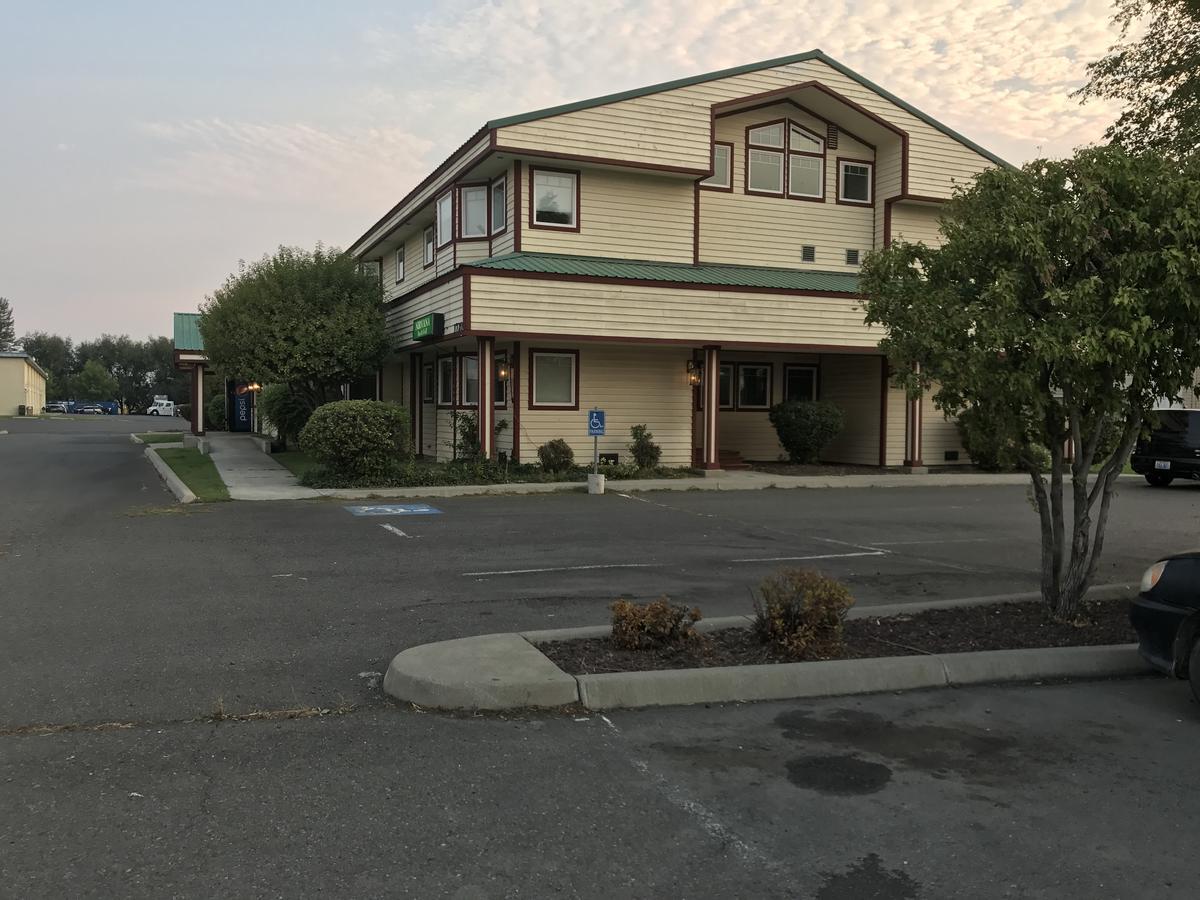 Nirvana Inn & Grill Ellensburg Exterior photo